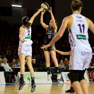 Image of Kelly Wilson playing for the Townsville Fire